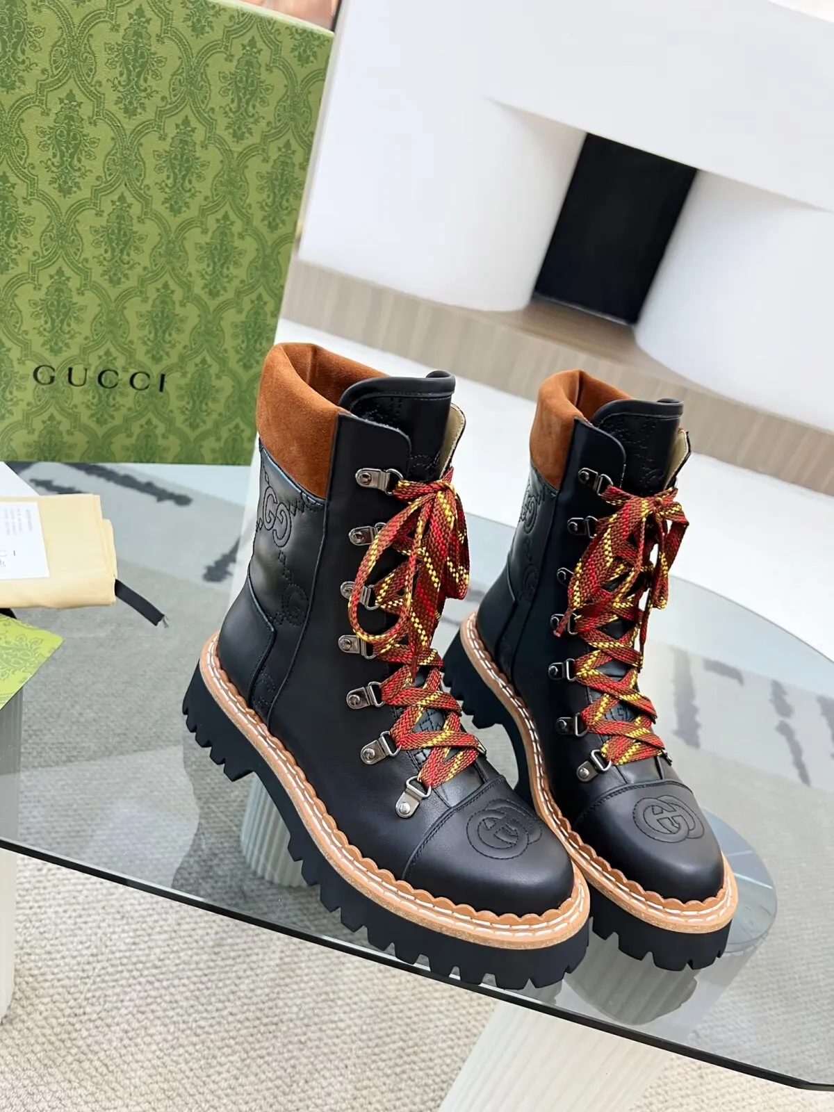 👟👟Ex-factory price 660👟👟 Autumn and winter GUCCI 8-inch ankle boots original model opening✅Double G electric embroidered toe cap Colored shoelaces, full of high-end feel [strong] Fabric: cowhide🐂, matte open edge beads Inner/foot pads: high-end apricot cowhide TPU outsole Heel height 4cm Color: black Size: 34-42 (34, 42 need to be customized) Packaging: Comes with card and cloth bag.